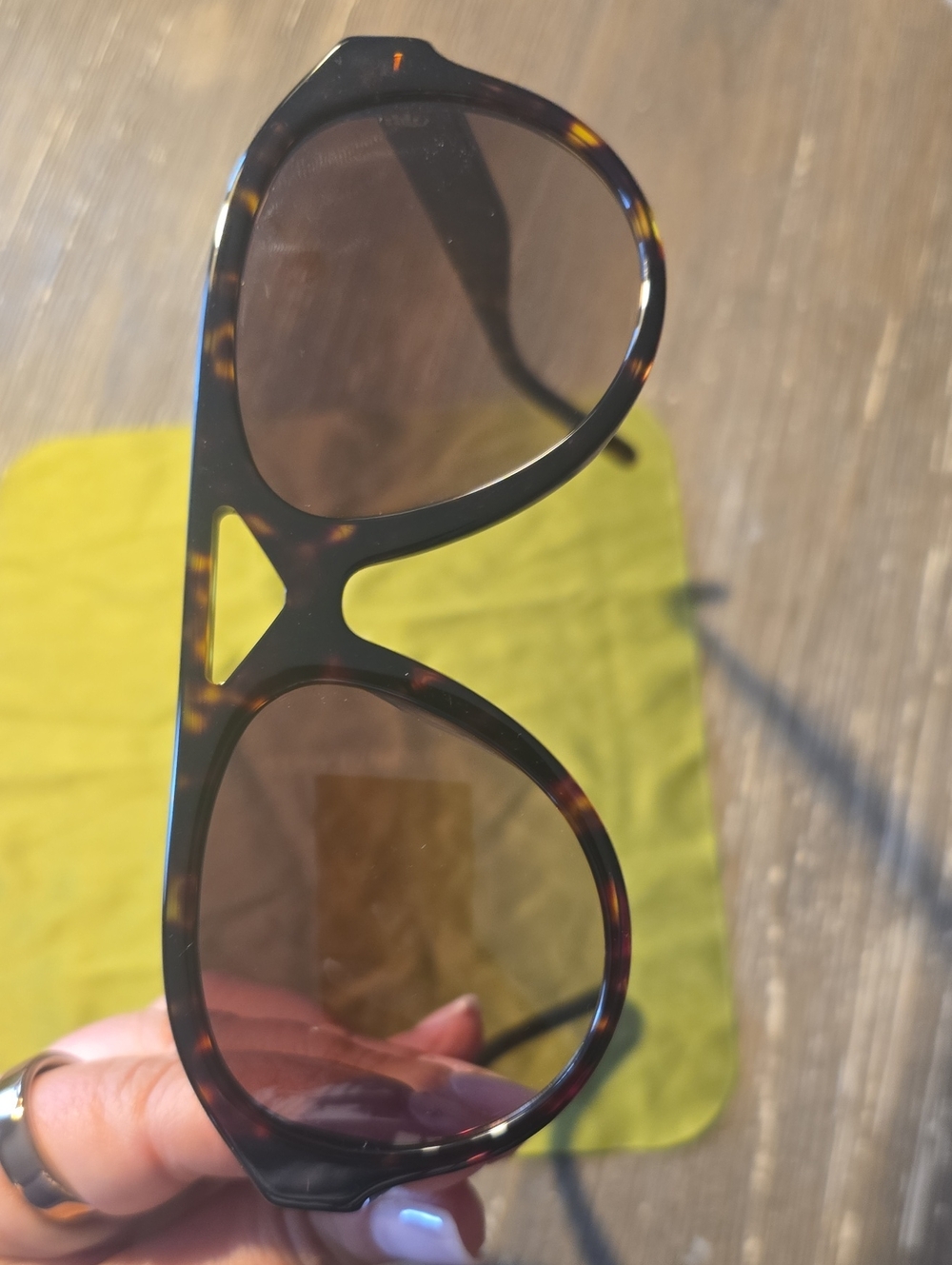 Tory Burch Retro Pilot Tortise Sunglasses with Lime Green Case and Cloth NWOT - Picture 8 of 10